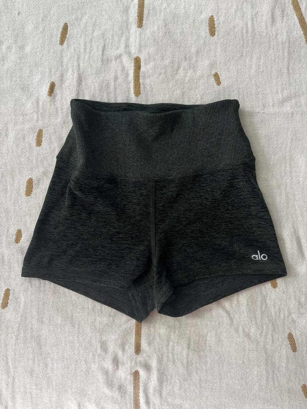 Alo Yoga High-Waist Alosoft Ribbed Lounge Shorts in Dark Heather Green